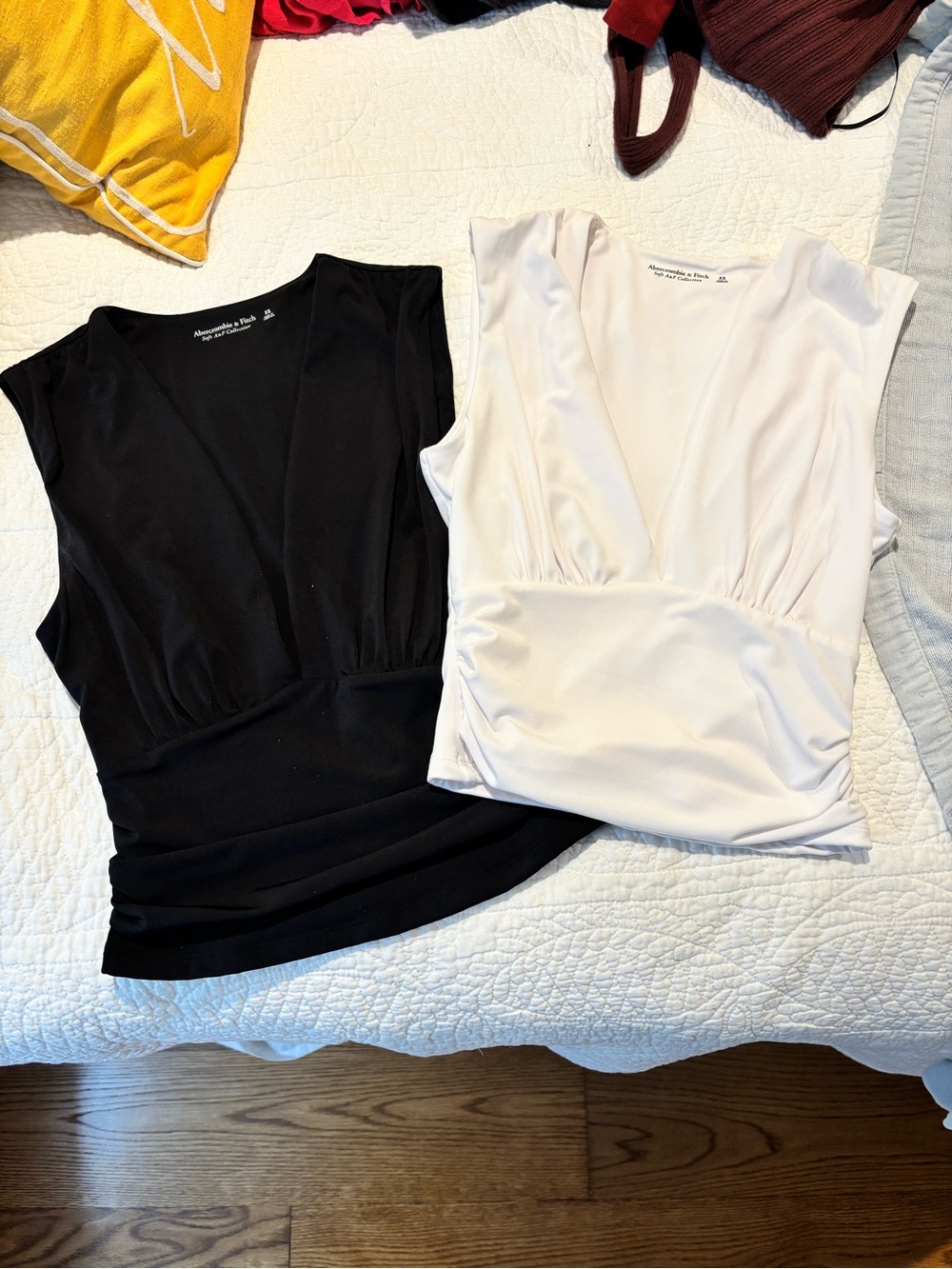 Abercrombie & Fitch Sleeveless V-Neck Tank - Black & White